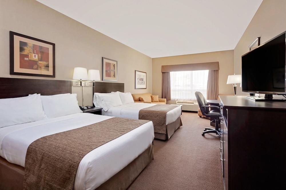 Ramada By Wyndham Camrose Hotel Luaran gambar