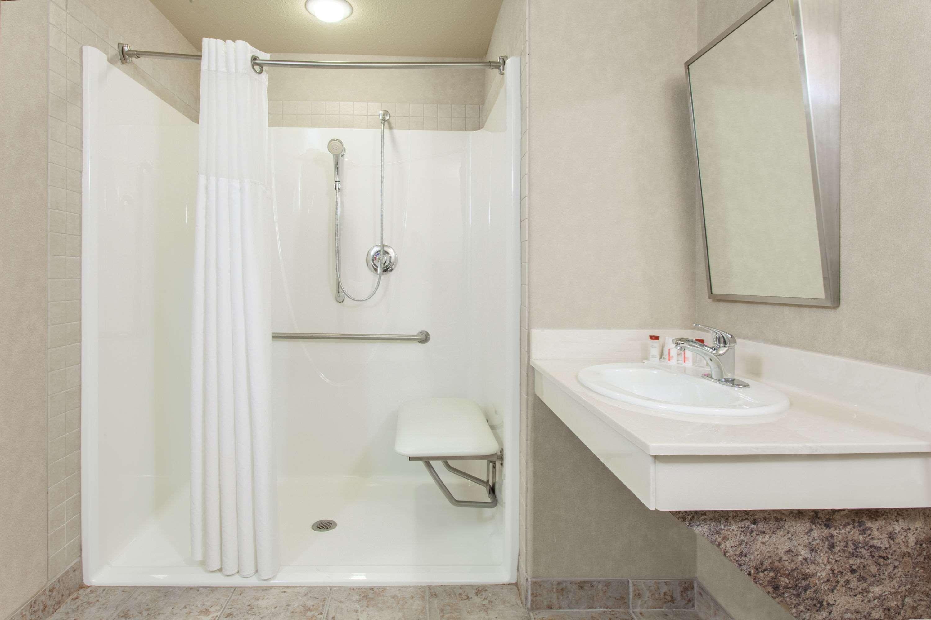 Ramada By Wyndham Camrose Hotel Luaran gambar